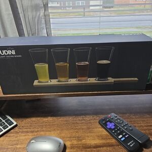 Beer Flight Tasting Board with 4‎ Glasses 10 fl oz with wooden tasting board New